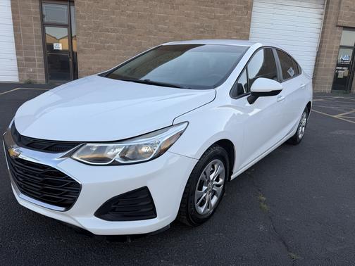 White 2019 Chevrolet Cruze LS
