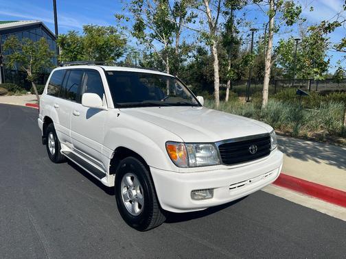 White 2000 Toyota Land Cruiser Base