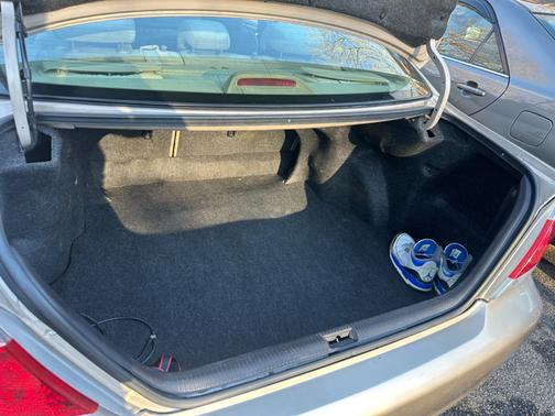Beige 2005 Toyota Camry LE