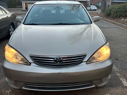 Beige 2005 Toyota Camry LE