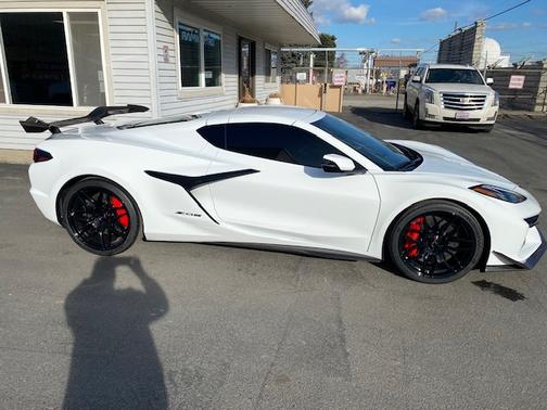 White 2024 Chevrolet Corvette Z06 w/2LZ