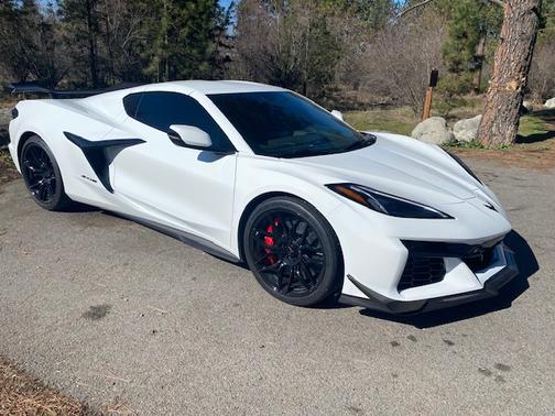 White 2024 Chevrolet Corvette Z06 w/2LZ