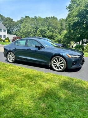 2021 Volvo S60 T5 Momentum