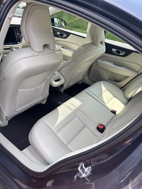 2021 Volvo S60 T5 Momentum
