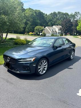 2021 Volvo S60 T5 Momentum