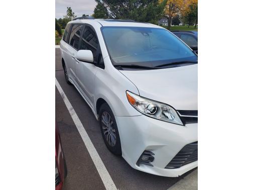 2020 Toyota Sienna XLE