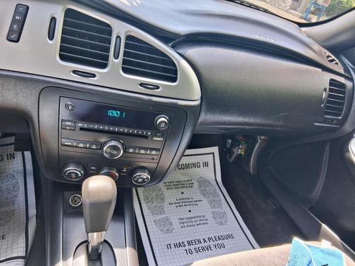 Silver 2007 Chevrolet Monte Carlo LS