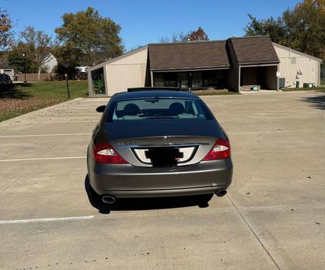 Beige 2006 Mercedes-Benz CLS-Class CLS500