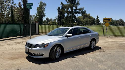 Silver 2014 Volkswagen Passat 2.0L TDI SEL Premium