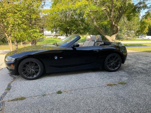 Black 2005 BMW Z4 3.0i Roadster