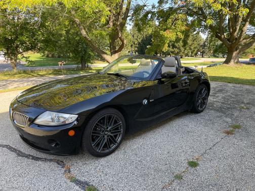 Black 2005 BMW Z4 3.0i Roadster