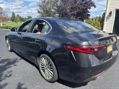 Black 2018 Alfa Romeo Giulia Ti Lusso