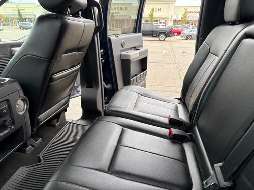 Blue 2016 Ford F-350 Lariat