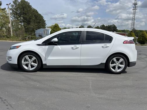 White 2015 Chevrolet Volt Base