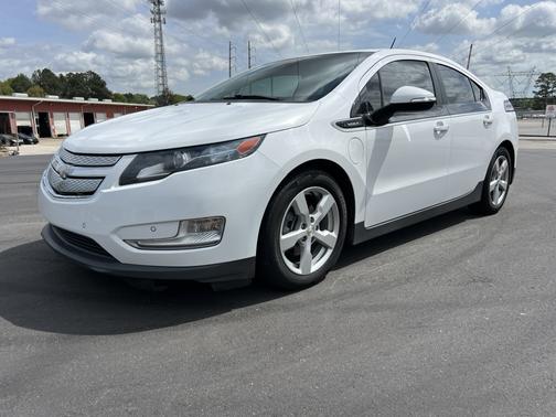 White 2015 Chevrolet Volt Base