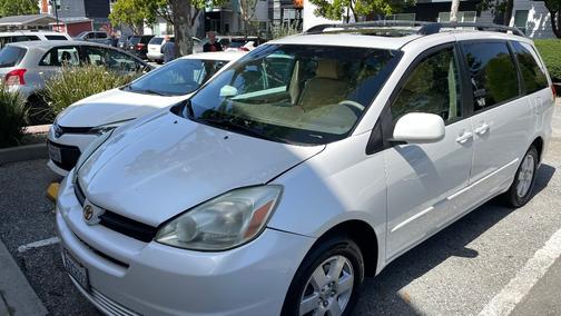 White 2004 Toyota Sienna XLE