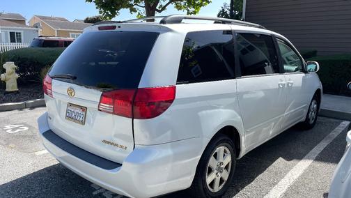 White 2004 Toyota Sienna XLE