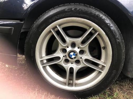 Blue 2000 BMW 540 i