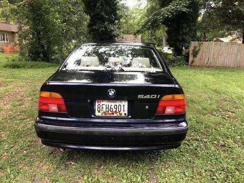 Blue 2000 BMW 540 i