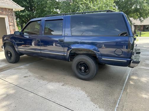 Blue 1996 GMC Suburban 2500