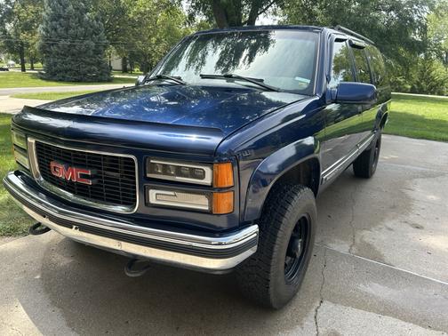 Blue 1996 GMC Suburban 2500
