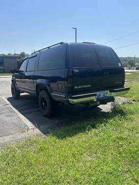 Blue 1996 GMC Suburban 2500