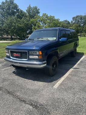 Blue 1996 GMC Suburban 2500