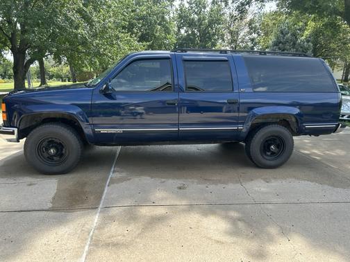 Blue 1996 GMC Suburban 2500
