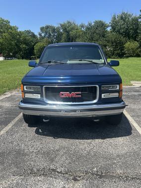 Blue 1996 GMC Suburban 2500