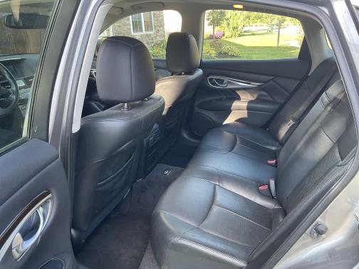 2012 INFINITI M37 x