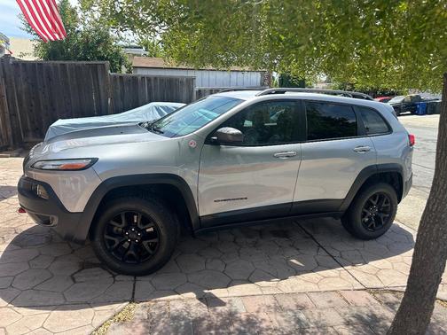 Silver 2016 Jeep Cherokee Trailhawk