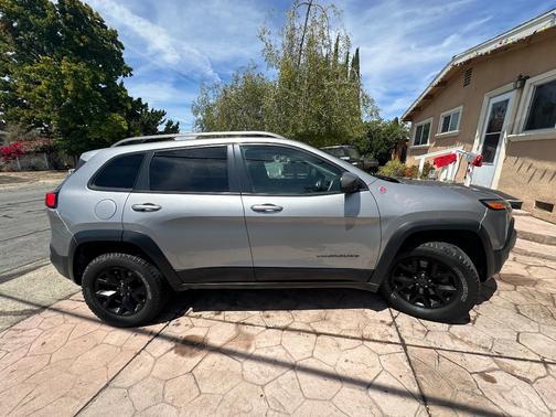 Silver 2016 Jeep Cherokee Trailhawk