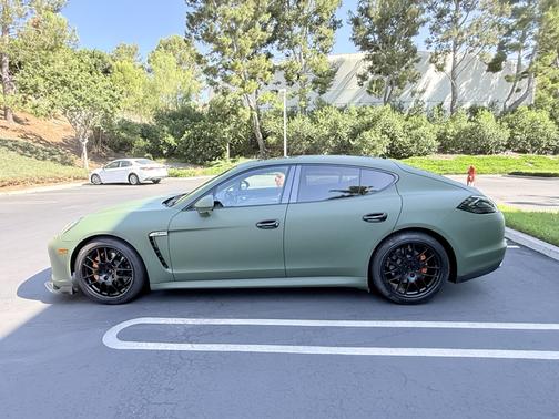 Green 2013 Porsche Panamera Panamera 4 Platinum Edition