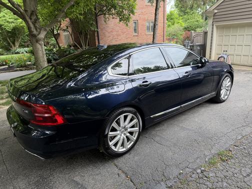 Blue 2017 Volvo S90 T6 Inscription