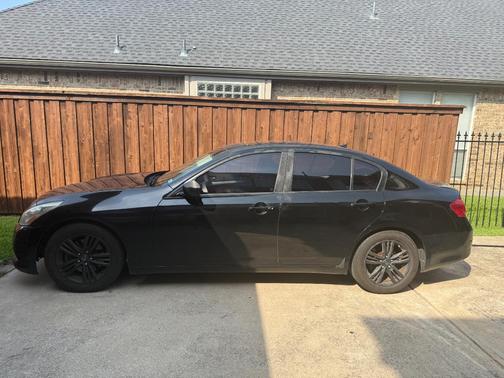 Black 2010 INFINITI G37 Journey