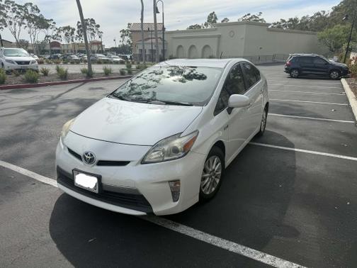White 2014 Toyota Prius Plug-in Base