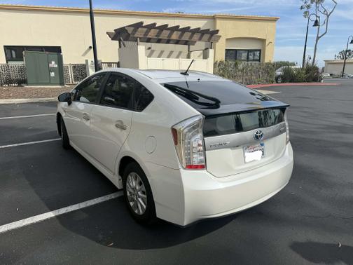 White 2014 Toyota Prius Plug-in Base