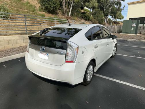 White 2014 Toyota Prius Plug-in Base