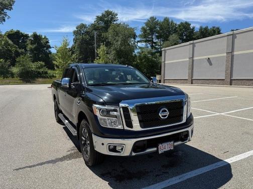 2017 Nissan Titan SL