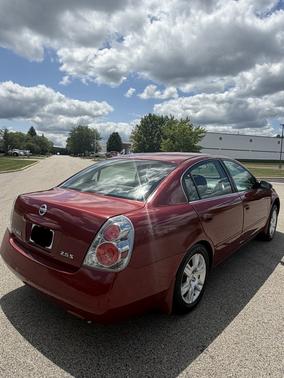 Red 2005 Nissan Altima 2.5 S