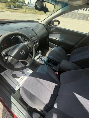 Red 2005 Nissan Altima 2.5 S