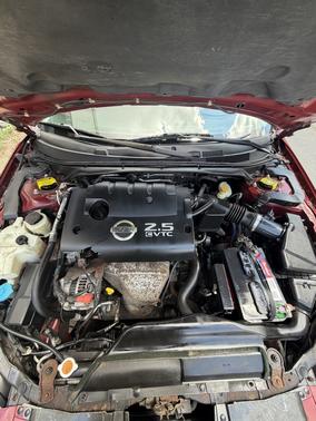 Red 2005 Nissan Altima 2.5 S