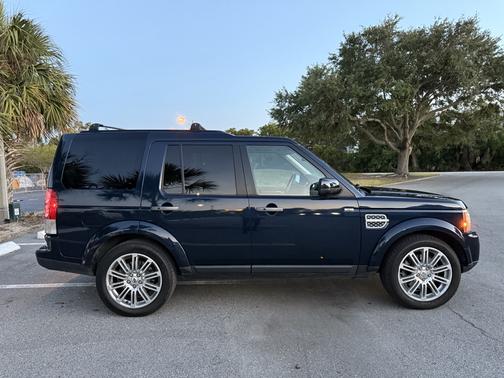 2011 Land Rover LR4 Lux