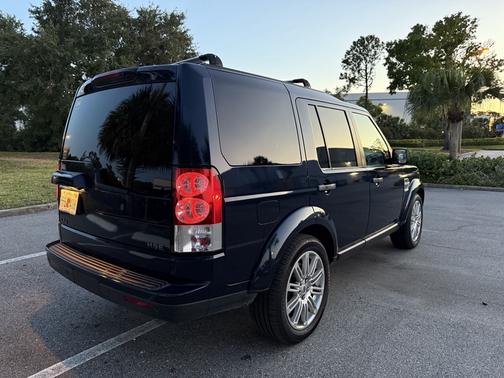 2011 Land Rover LR4 Lux