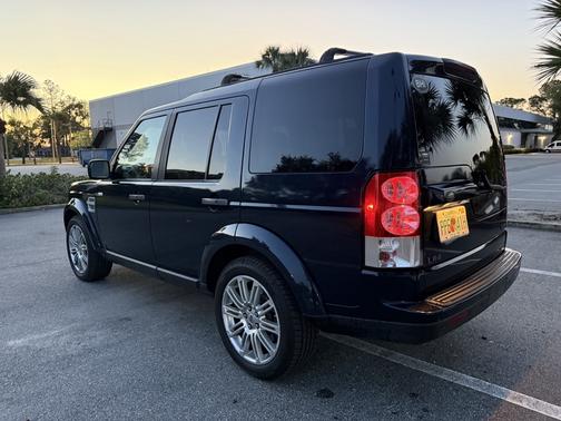 2011 Land Rover LR4 Lux