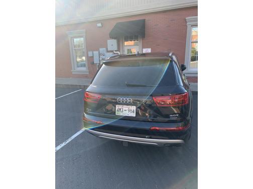 Photo 2 of 11 of 2017 Audi Q7 3.0T Premium