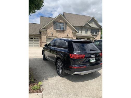 Photo 4 of 11 of 2017 Audi Q7 3.0T Premium