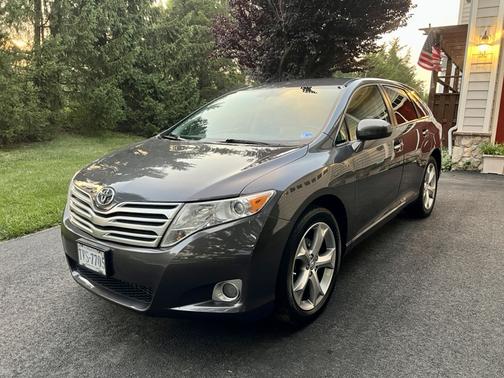 Gray 2009 Toyota Venza Base