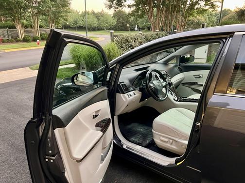 Gray 2009 Toyota Venza Base