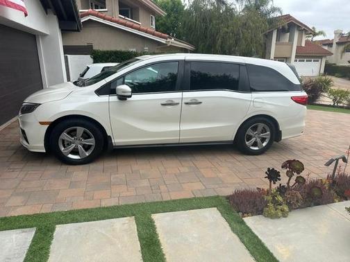 White 2018 Honda Odyssey EX-L